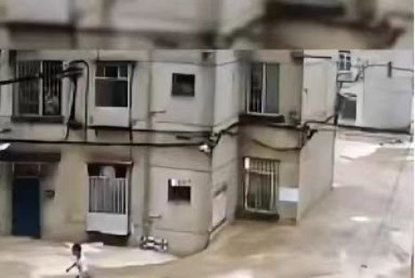 满屏都是故事，唯独没有人！